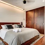 1 Br. With Private Jacuzzi And Rooftop Pool