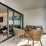 1 Br. With Private Jacuzzi And Rooftop Pool